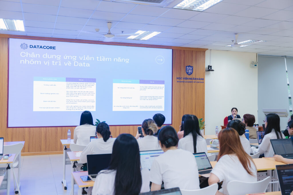 chân dung UV Speaker at the DataCore - Banking Academy FinTech field reporting session, Hanoi, May 2026