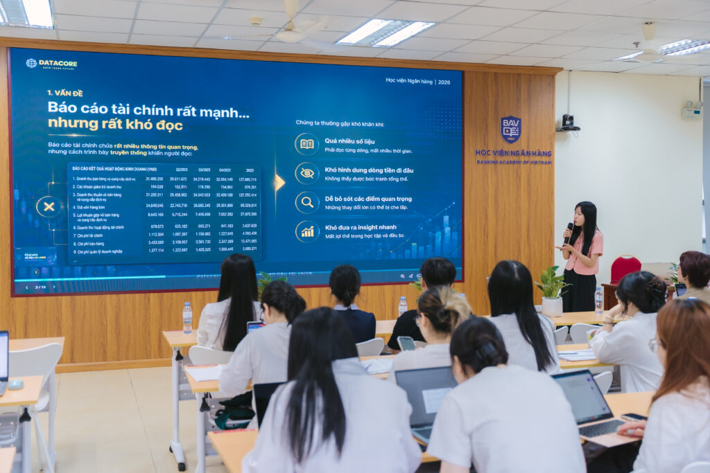 chị Hường Ms. Bui Thi Huong, Data Analyst at DataCore, during the Banking Academy FinTech field reporting session, Hanoi 2026