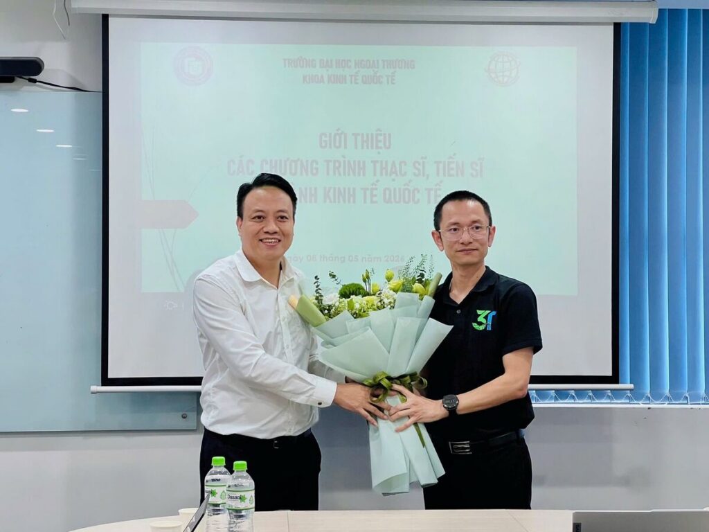 FTU and DataCore representatives exchanging flowers at 2026 partnership ceremony