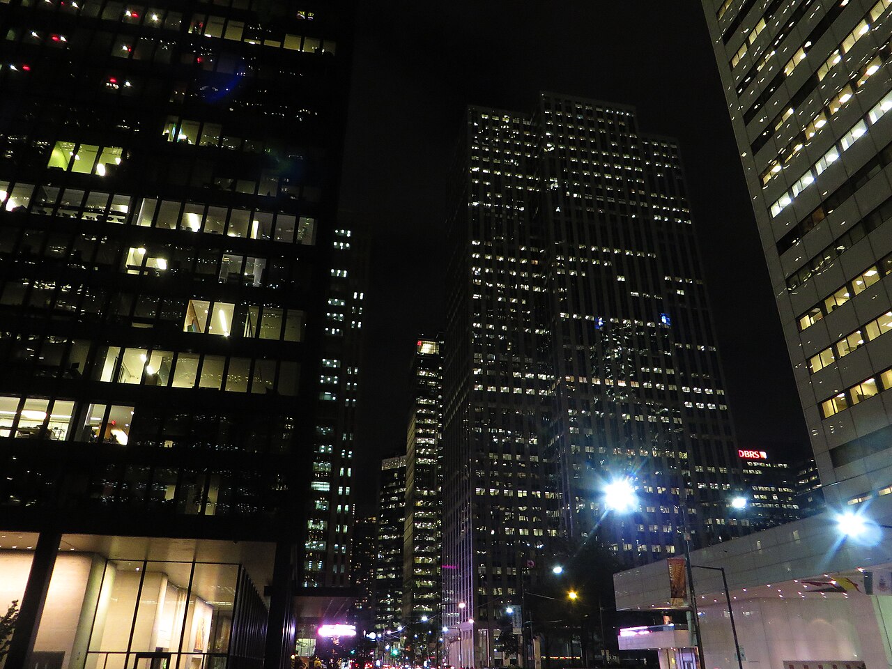 Toronto Stock Exchange building representing IPO market valuation and AI company financial markets