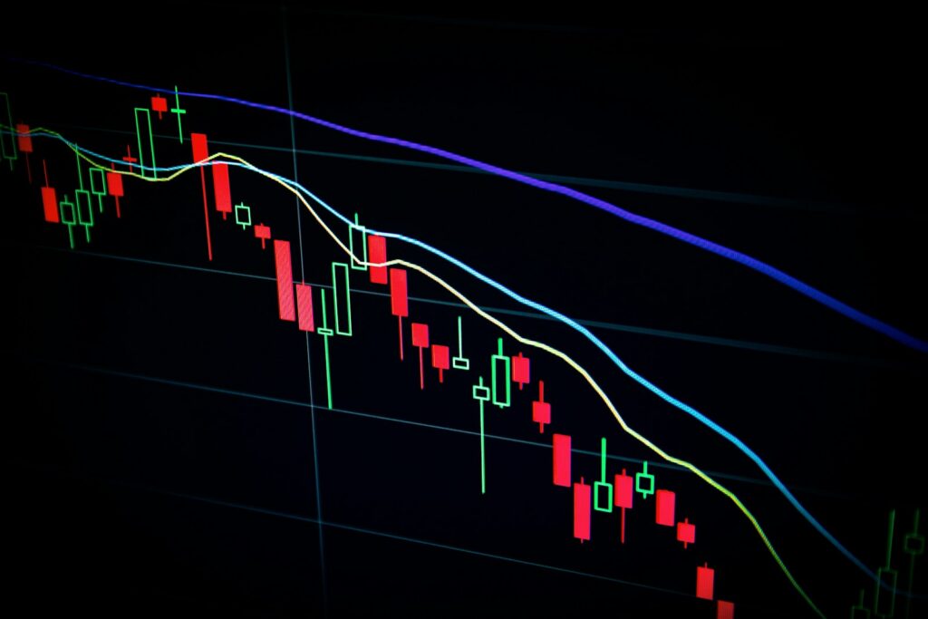 Candlestick chart of a falling stock, illustrating three consecutive floor-limit sessions on HOSE