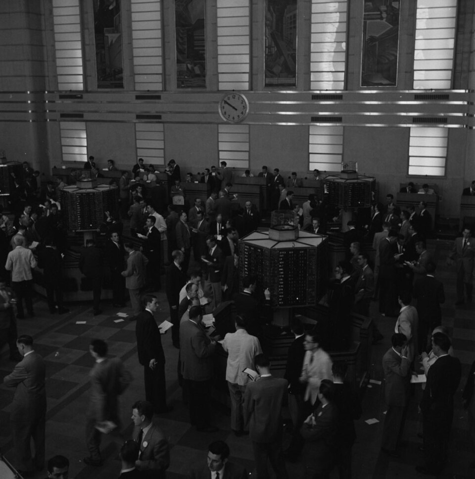 Stock exchange trading floor - financial market data for Vietnam banking H1 2026 analysis