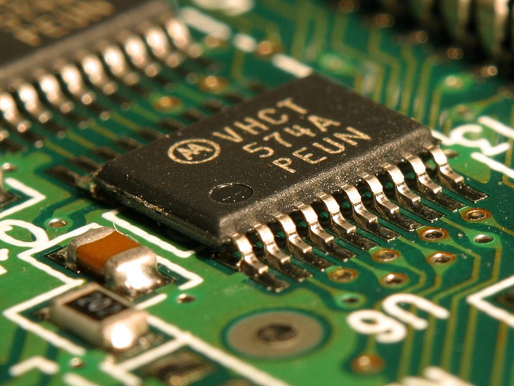 Vi mạch bán dẫn, loại tài sản trí tuệ phần cứng nằm ở trung tâm vụ Apple kiện OpenAI