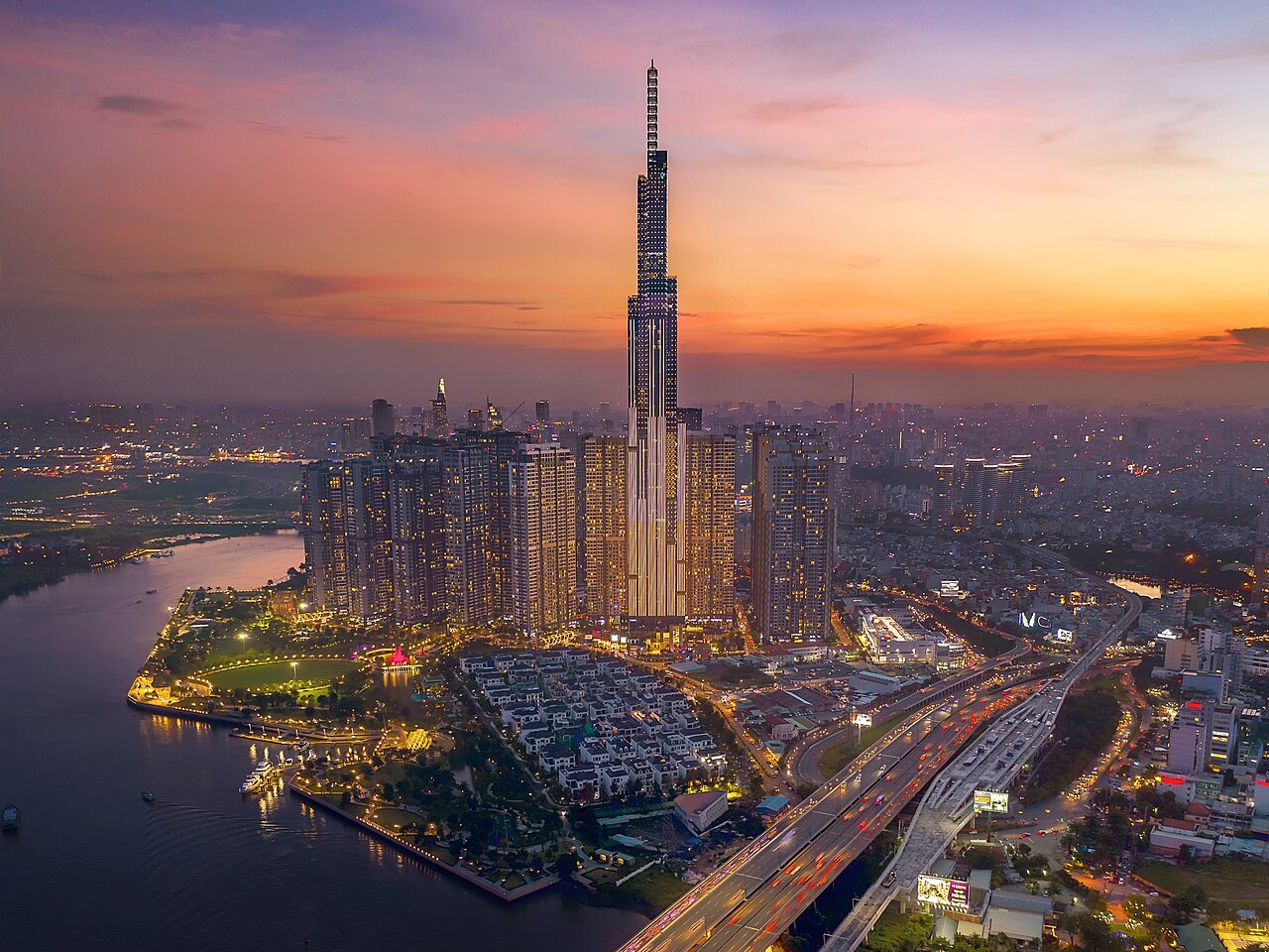 Toàn cảnh Thành phố Hồ Chí Minh, bối cảnh thị trường của câu chuyện Vingroup nộp ngân sách